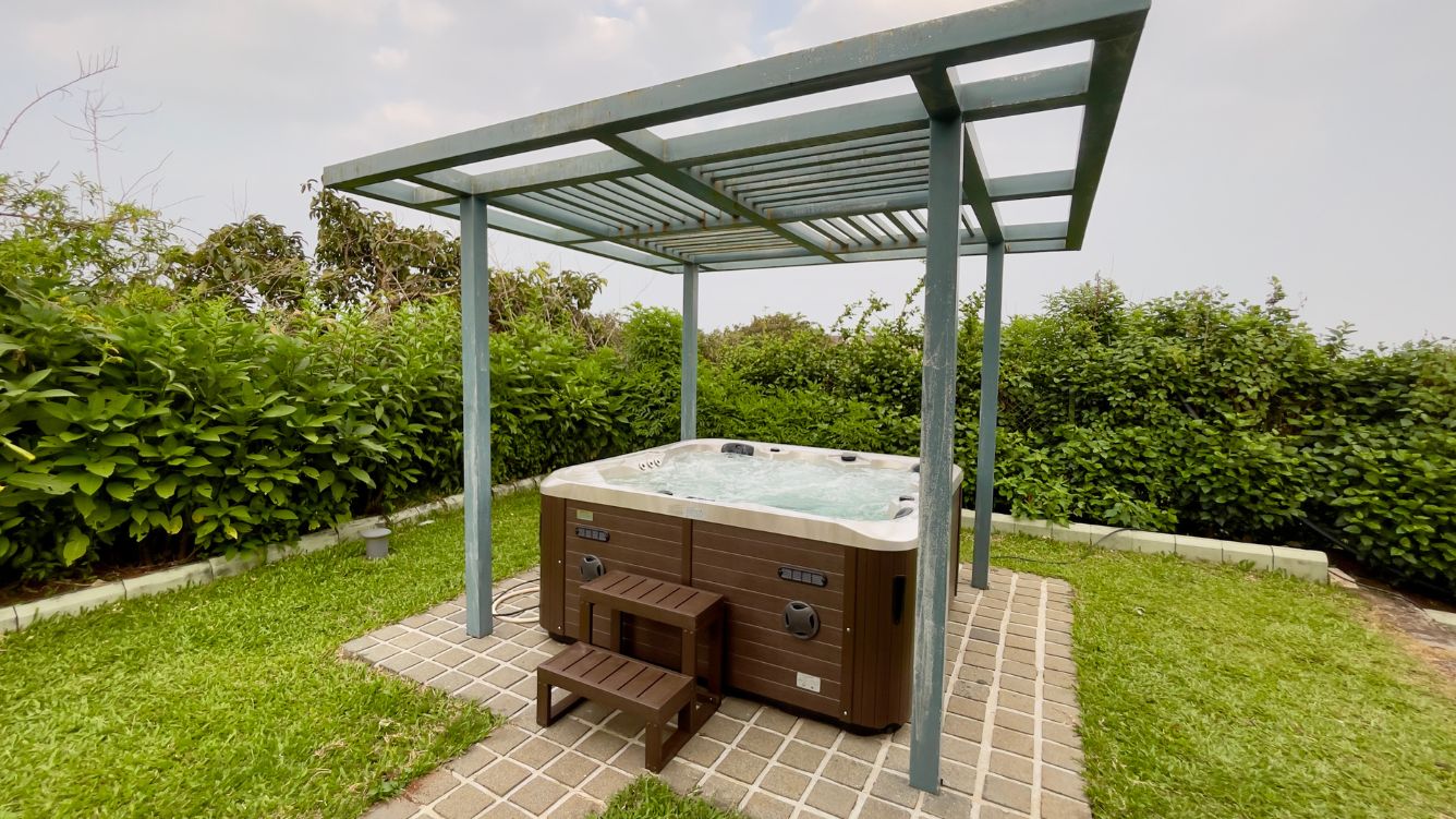 NANDATI BUNGALOW JACUZZI